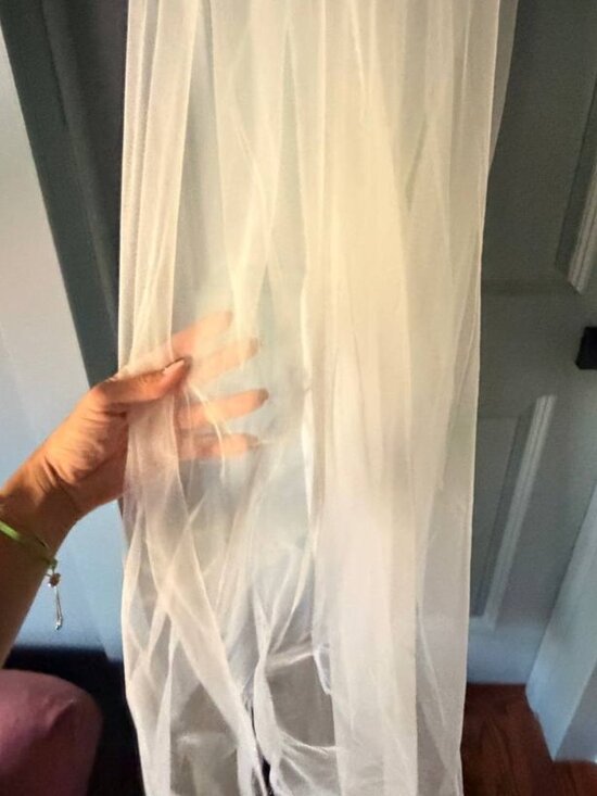 Classic Off-White 5.5ft Bridal Veil with a Hair Comb (Floor Length)